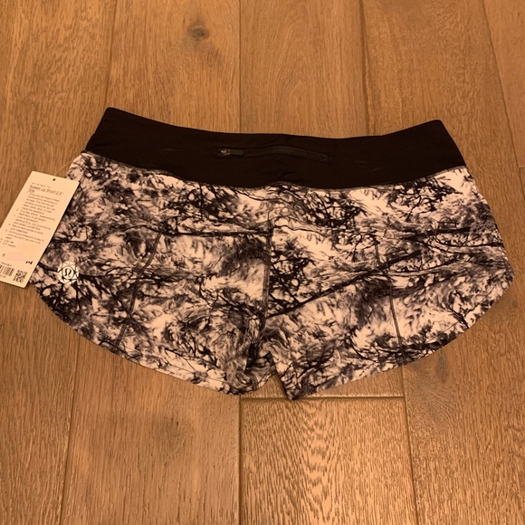 Lululemon Seawheeze speed up short size 8 - Picture 2 of 4